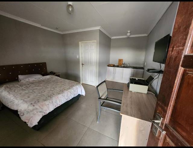 1 BEDROOM PROPERTY TO RENT IN DIEPKLOOF ZONE 4
